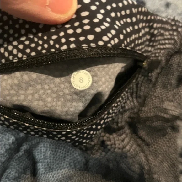 SET OF 2! Lululemon Peloton Black and White Pattern and all black Leggings sz 8 - Picture 6 of 7